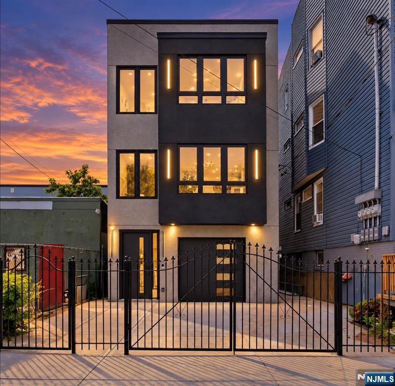 161 21st Street - Photo 1