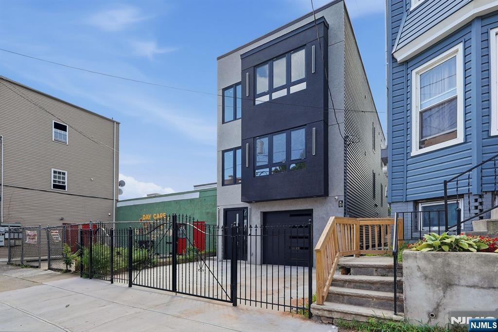 161 21st Street - Photo 3