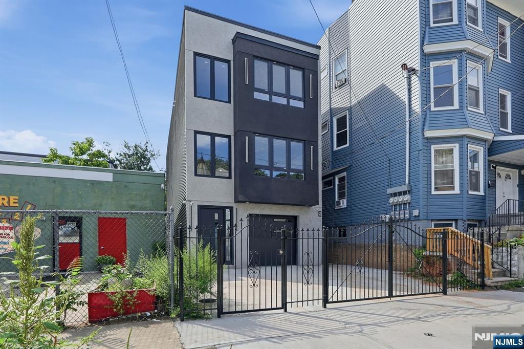 161 21st Street - Photo 4