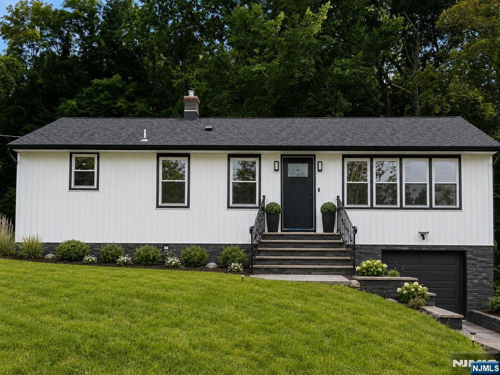 20 Manito Avenue - Photo 1