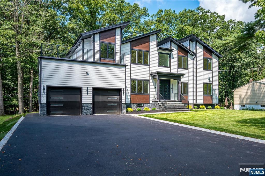 67 Falcon Road - Photo 1
