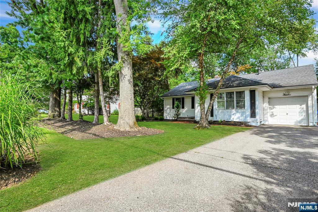 12 Leoson Parkway - Photo 2