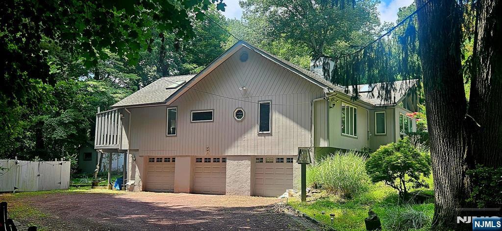 20 Parker Pl, Upper Saddle River, NJ 07458