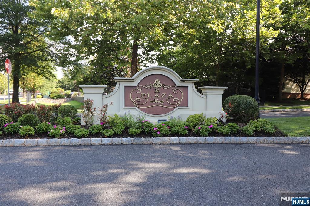 1209 The Plaza - Photo 1