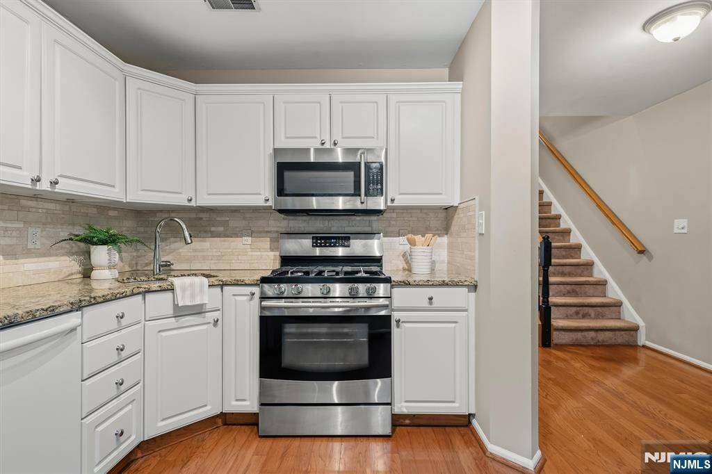2140 Jordan Ct, Mahwah, NJ 07430