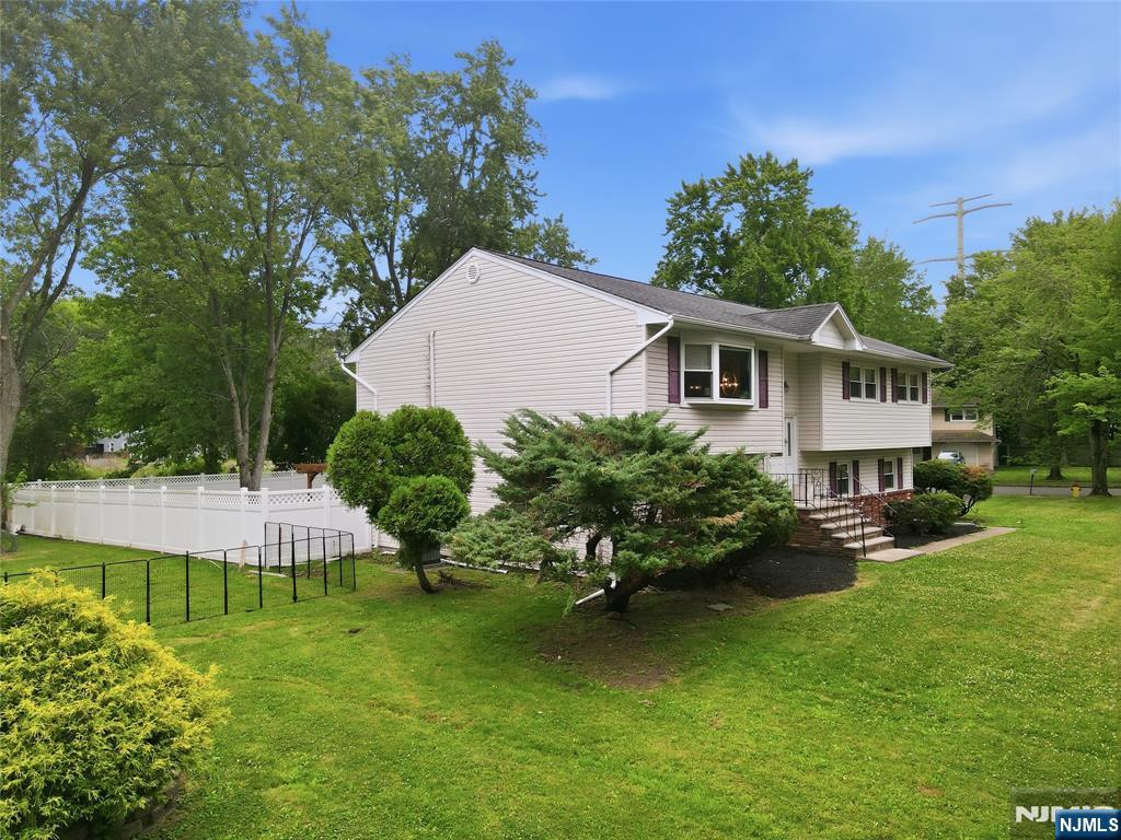 20 Arnold Drive - Photo 3