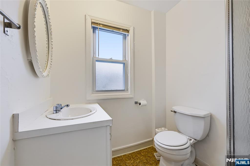 111 Paterson Avenue - Photo 4