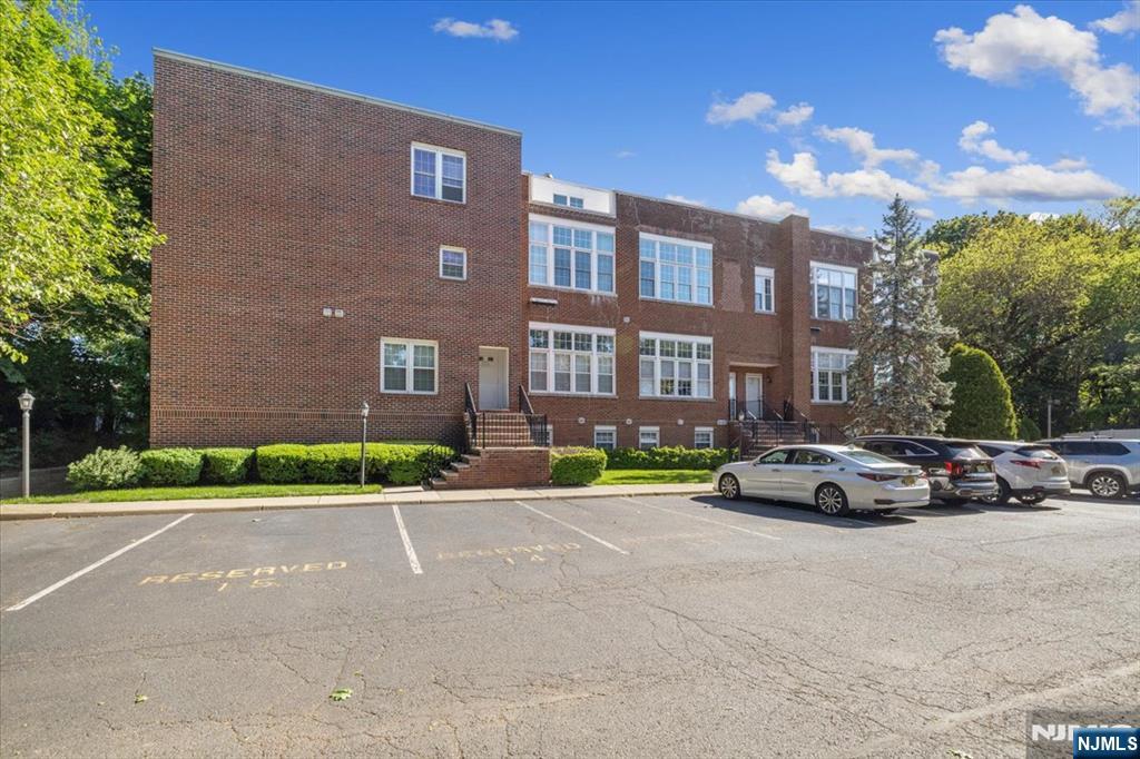 32 Smith Avenue 2F - Photo 1