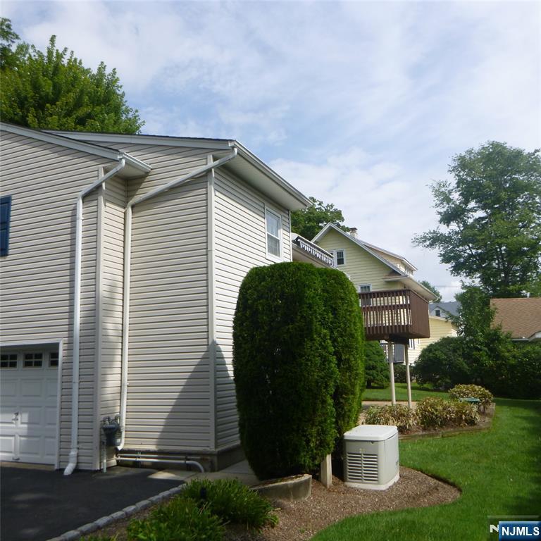 407 Lafayette Avenue - Photo 2