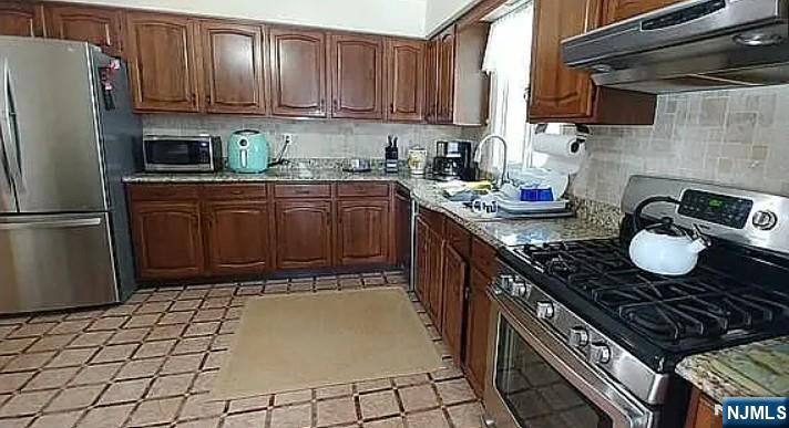 91 Kossuth Street - Photo 2