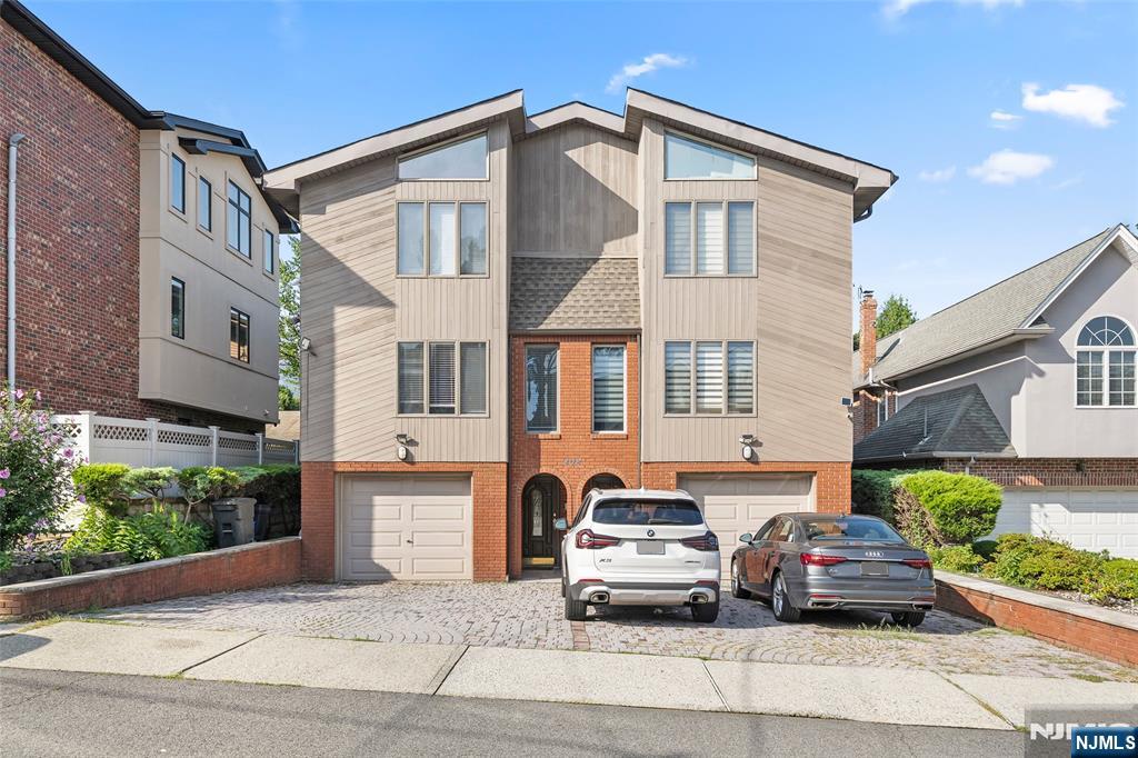 408 Elizabeth Street A - Photo 1