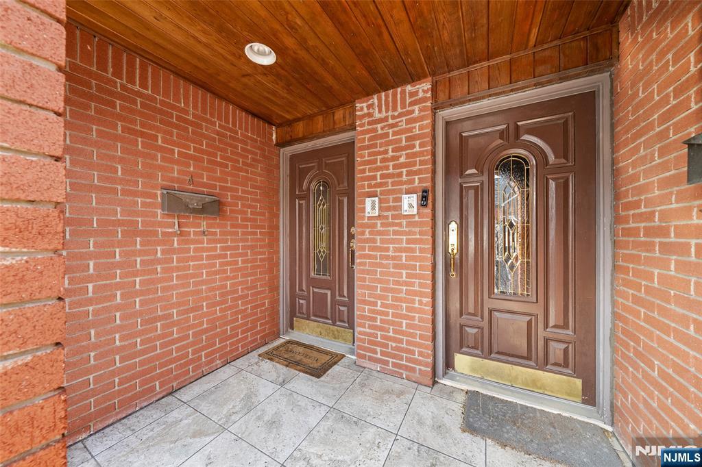 408 Elizabeth Street A - Photo 2