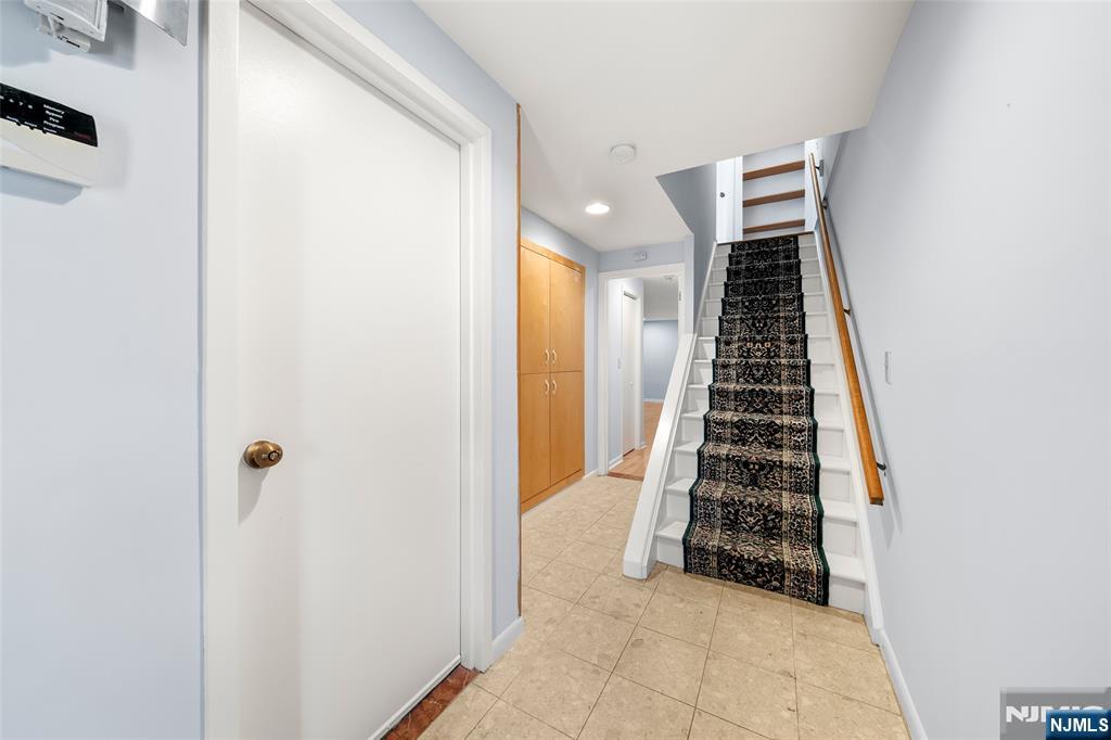 408 Elizabeth Street A - Photo 3