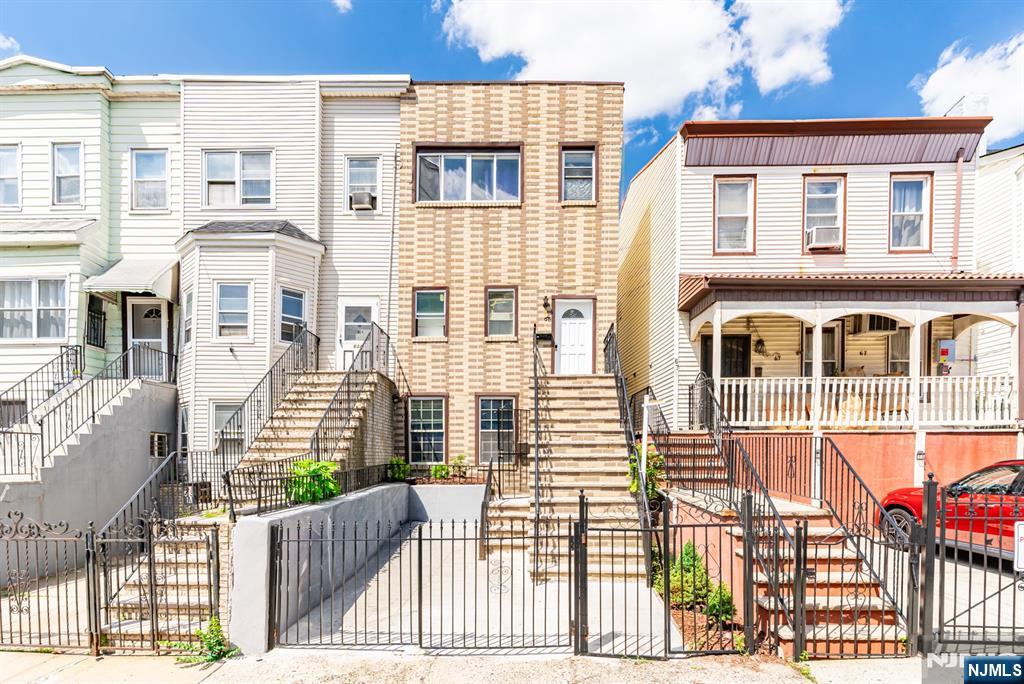 65 Baldwin Avenue