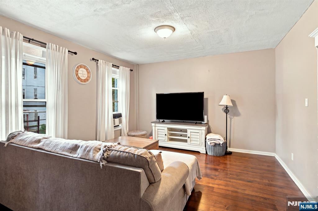 35 Grove Terrace - Photo 4