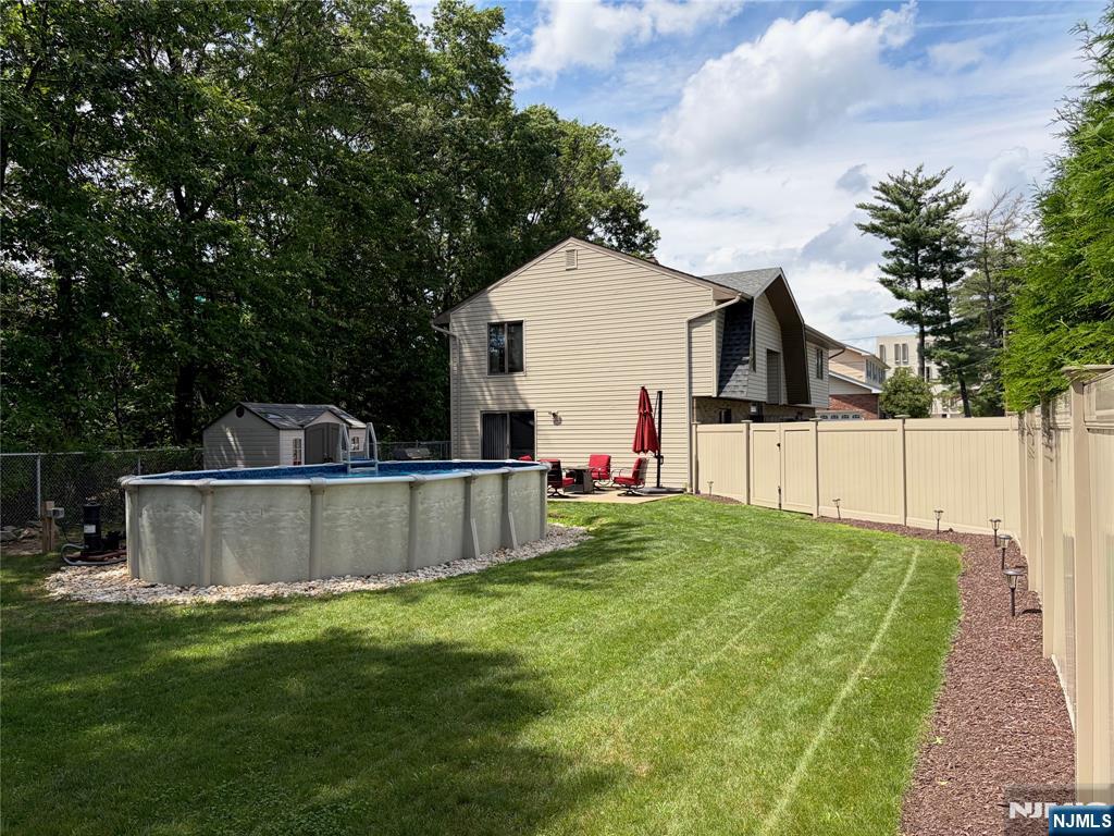 180 S Leswing Ave, Saddle Brook, NJ 07663