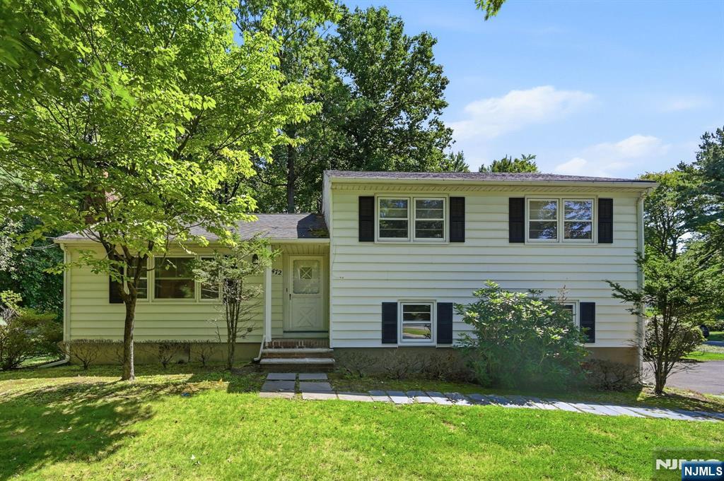 472 Cedar Hill Avenue - Photo 1