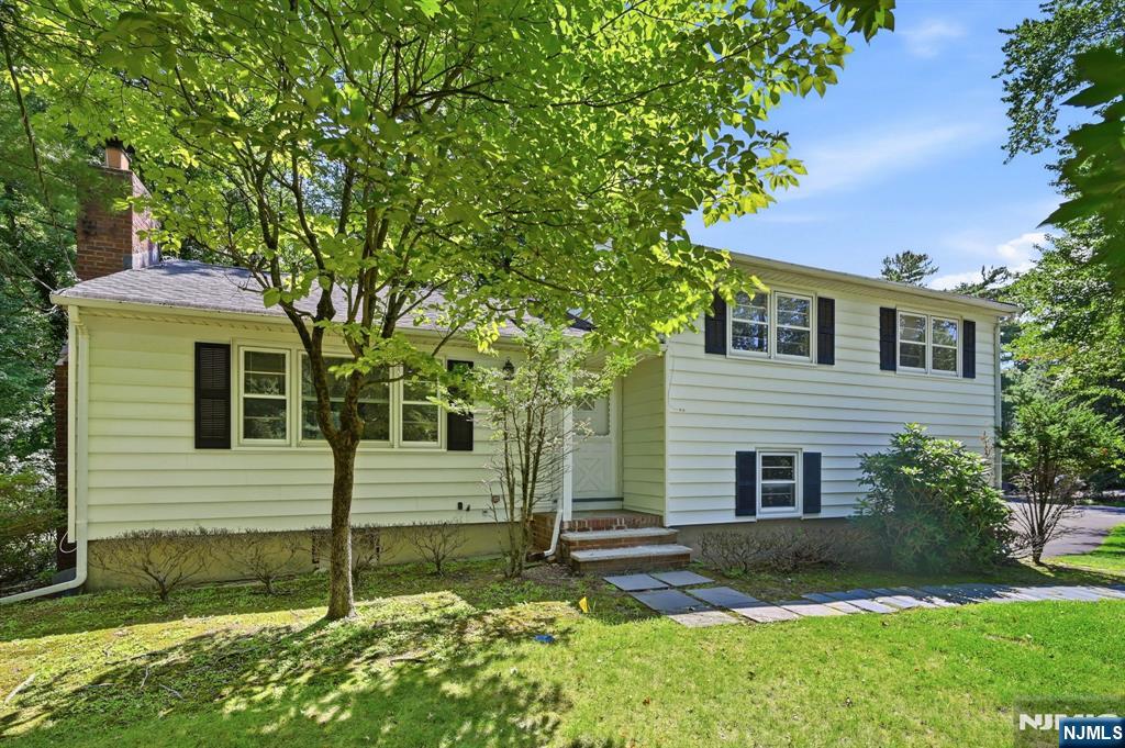 472 Cedar Hill Avenue - Photo 2