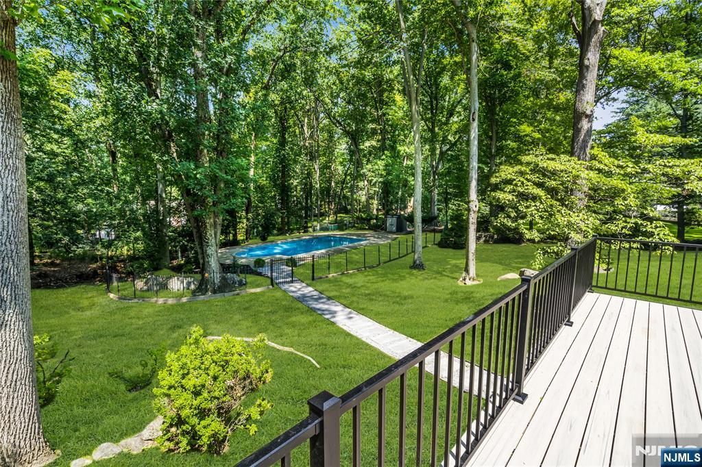 17 Deerhill Drive — photo 40