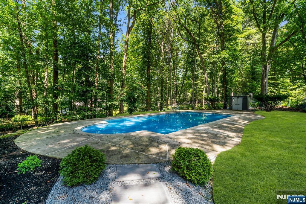 17 Deerhill Drive — photo 42