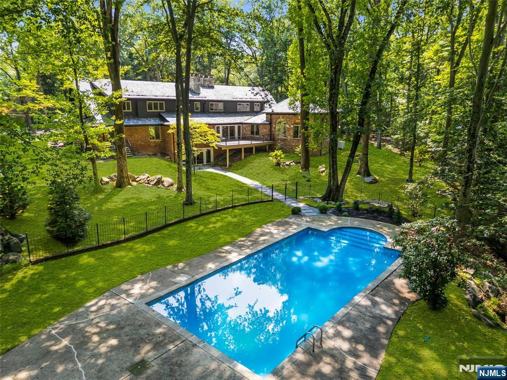 17 Deerhill Drive — photo 43