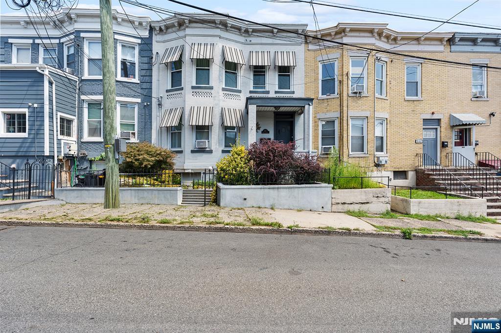 307 Henry Street 2 - Photo 1