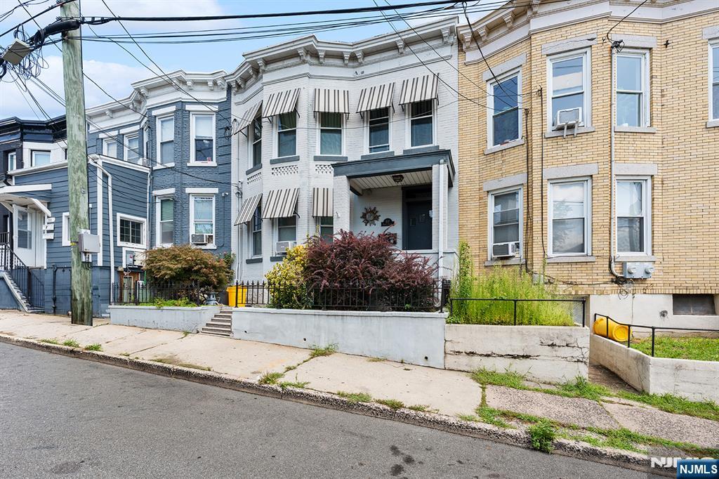 307 Henry Street 2 - Photo 2