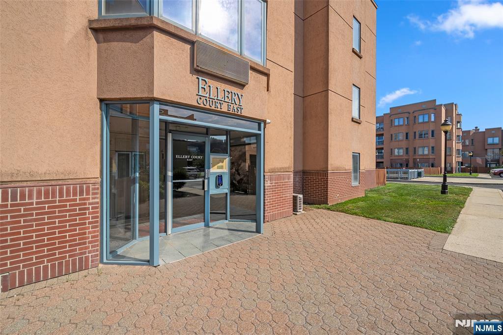303 Ellery Court 303 - Photo 2
