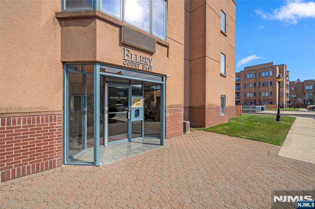 303 Ellery Court 303 - Photo 3