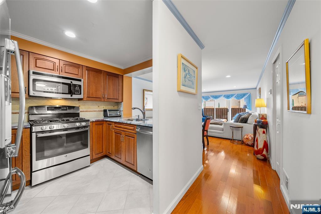 303 Ellery Court 303 - Photo 3