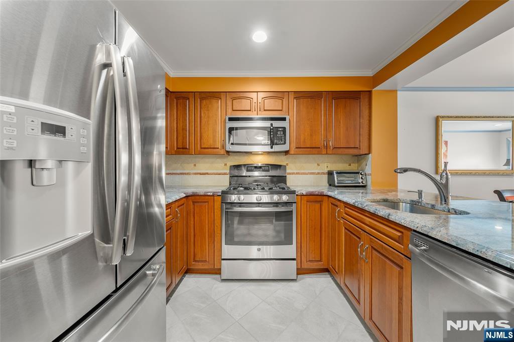 303 Ellery Court 303 - Photo 5