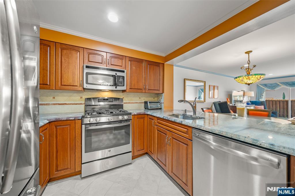 303 Ellery Court 303 - Photo 5