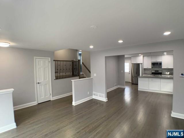 1050 Harvard Place - Photo 2