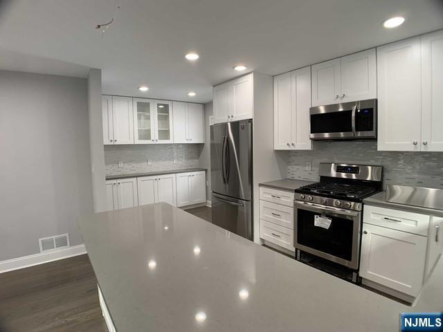 1050 Harvard Place - Photo 3