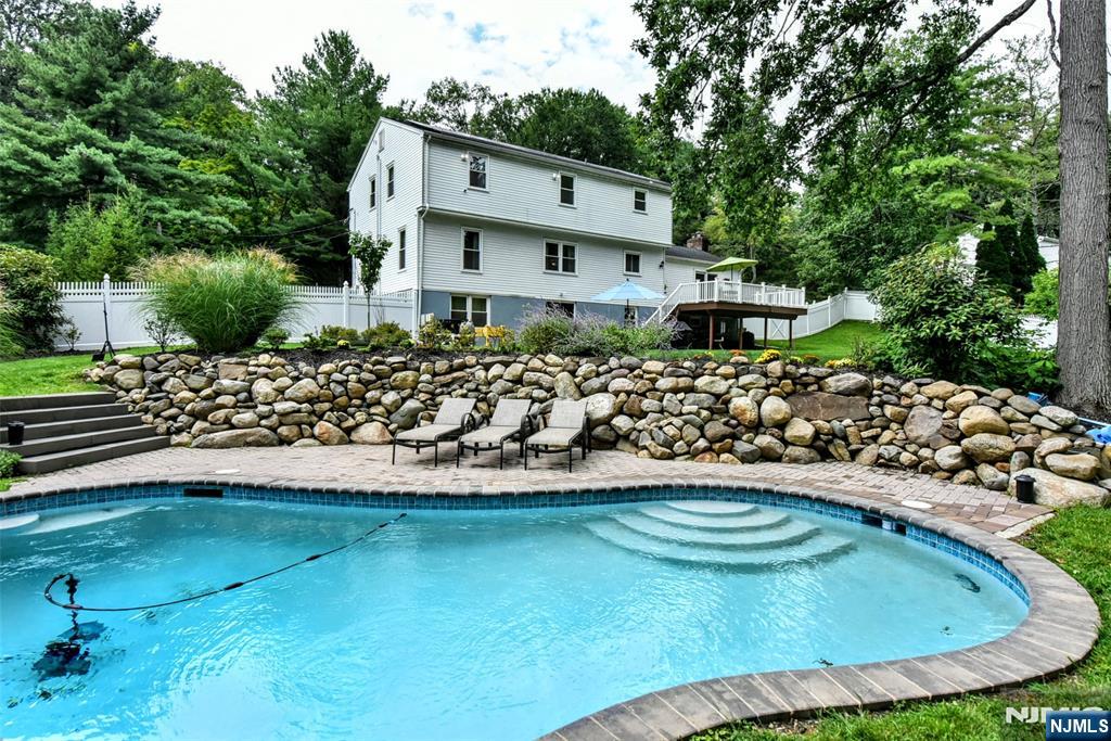 520 W Saddle River Rd, Upper Saddle River, NJ 07458