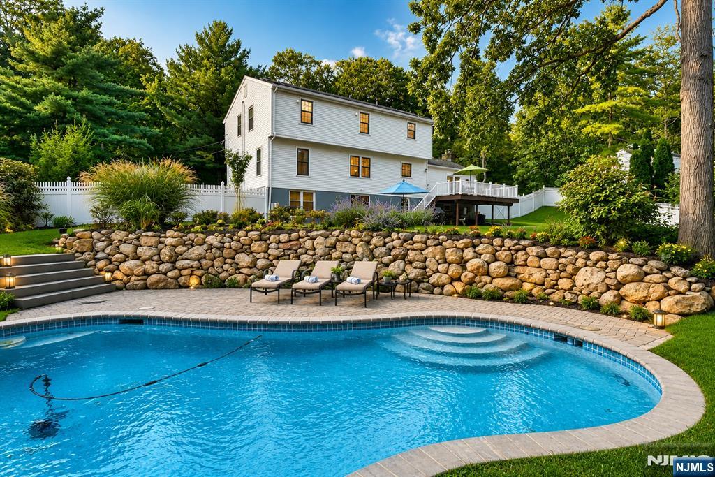 520 W Saddle River Rd, Upper Saddle River, NJ 07458