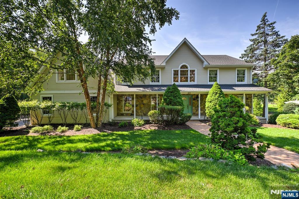 416 Hidden Valley Ct, Wyckoff, NJ 07481