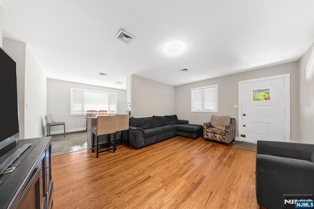 1466 44th Street - Photo 4