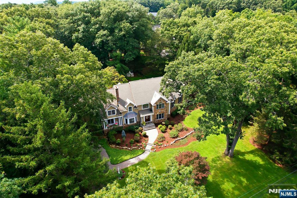 168 Birch Rd, Franklin Lakes, NJ 07417