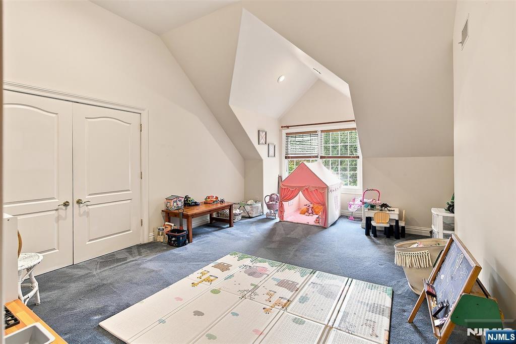 168 Birch Rd, Franklin Lakes, NJ 07417