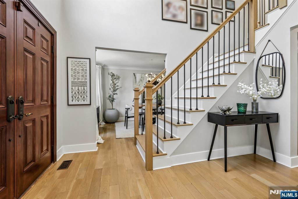 745 Gettysburg Pl, Paramus, NJ 07652
