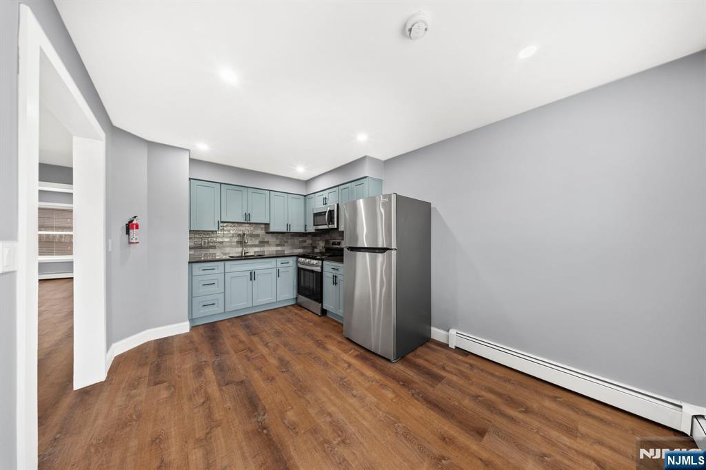 298-300 Belmont Avenue 5 - Photo 4