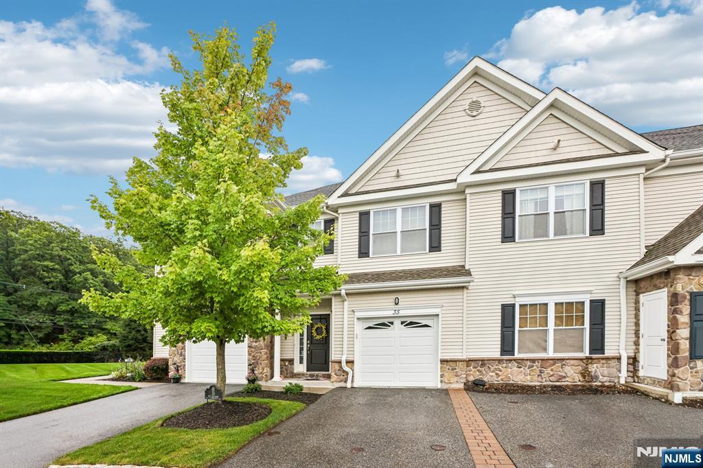 35 Red Oak Court - Photo 1