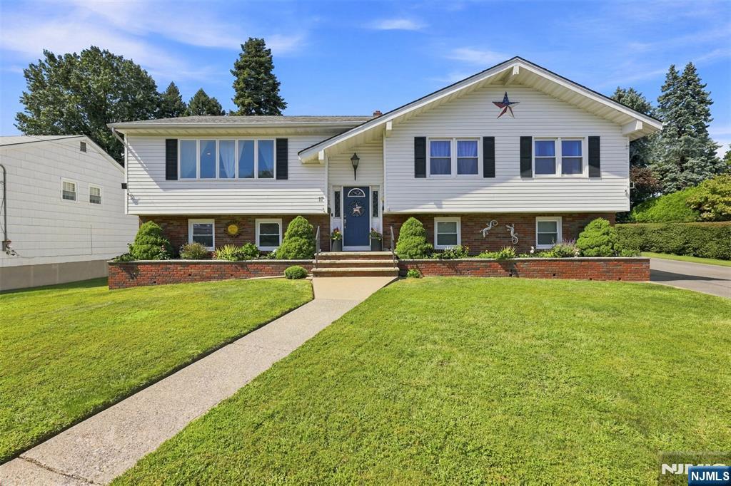 Photo 1 of Single family home for sale at 17 Dando Ct, Clifton, NJ 07013 | MLS# 26031812 | Listing updated on 2026-09-19