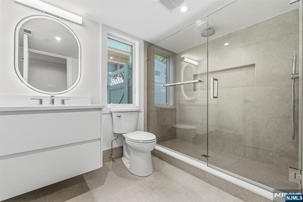 1015 Kingsland, Fort Lee, NJ 07024