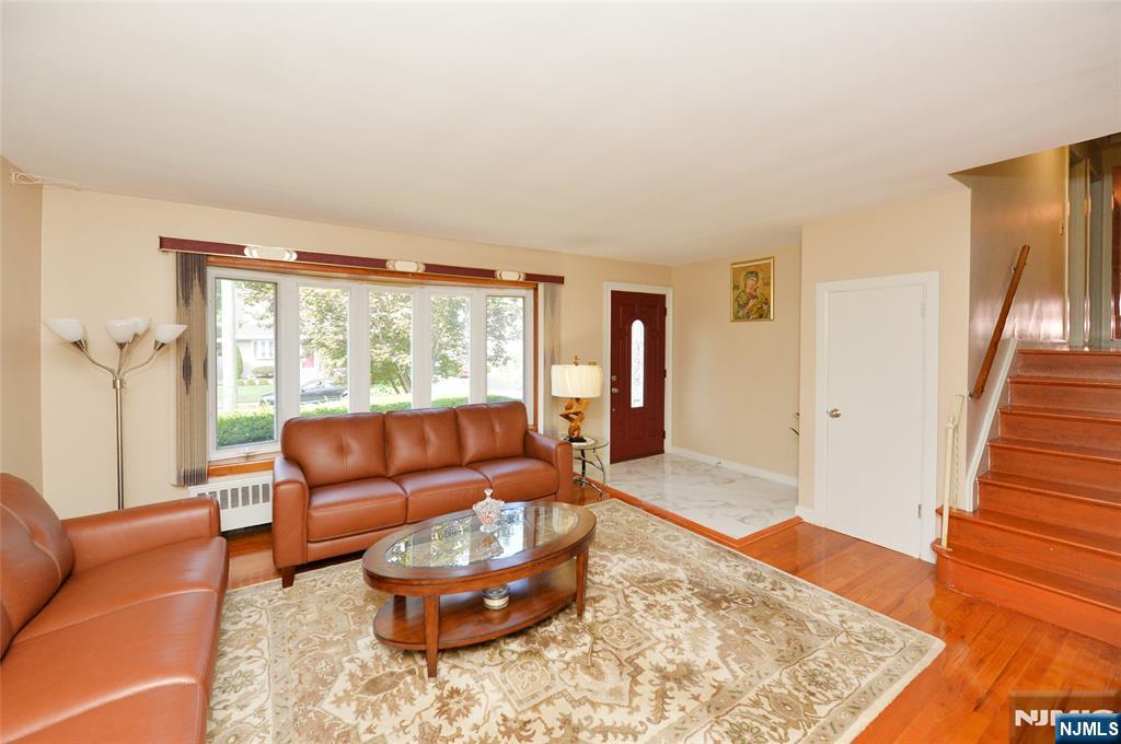 151 1st St, Bergenfield, NJ 07621