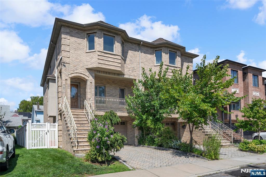 767 End Avenue - Photo 2