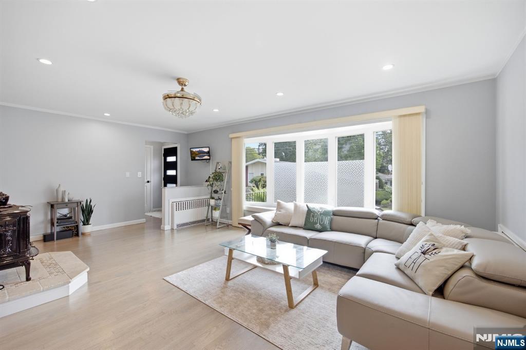 1047 Inwood Terrace - Photo 2