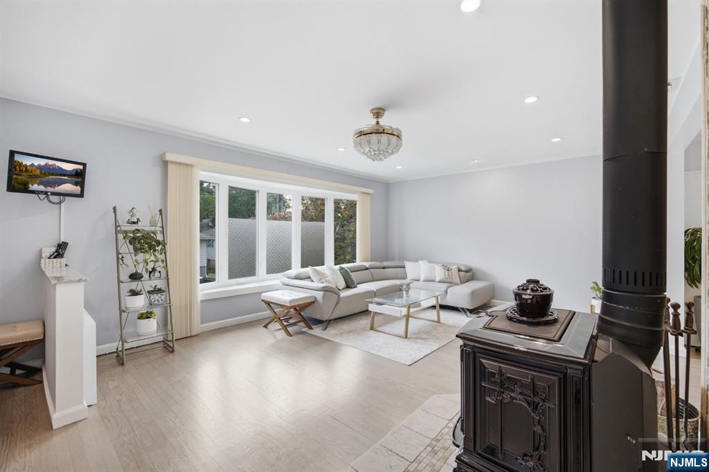 1047 Inwood Terrace - Photo 5