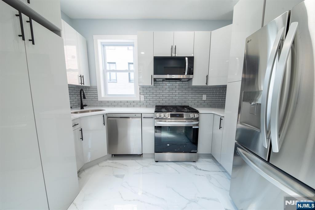 1409 Manhattan Avenue 3 - Photo 3